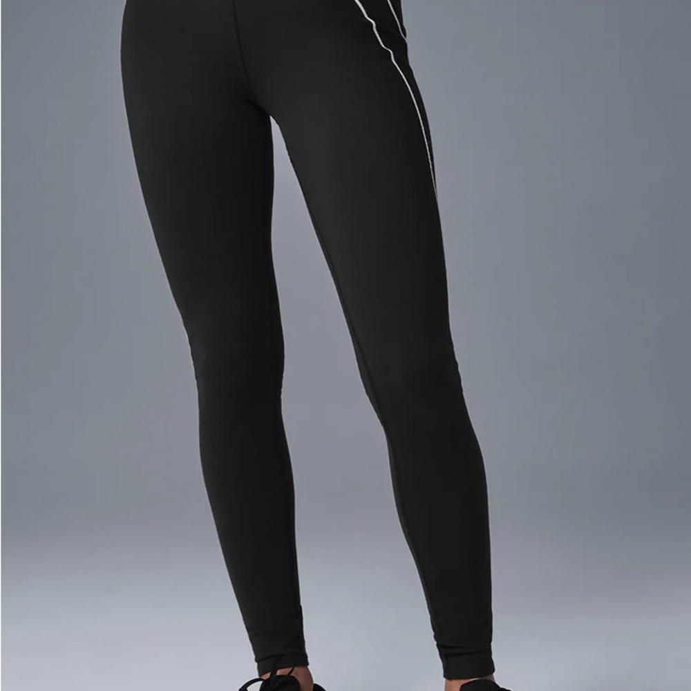 Alo Airbrush High-Waist Heart Throb Legging - Picture 4 of 5